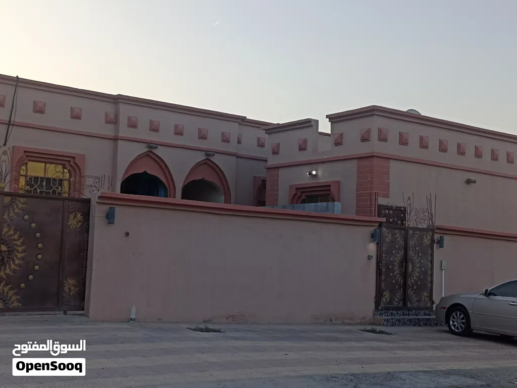 لحاجة المالك فلة للبيع بالسيح الاحمر بسعر ممتاز وقابل للتفاوض في حدود المعقول