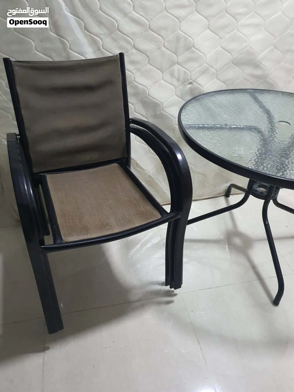 urgent sale glass table with 4 chairs