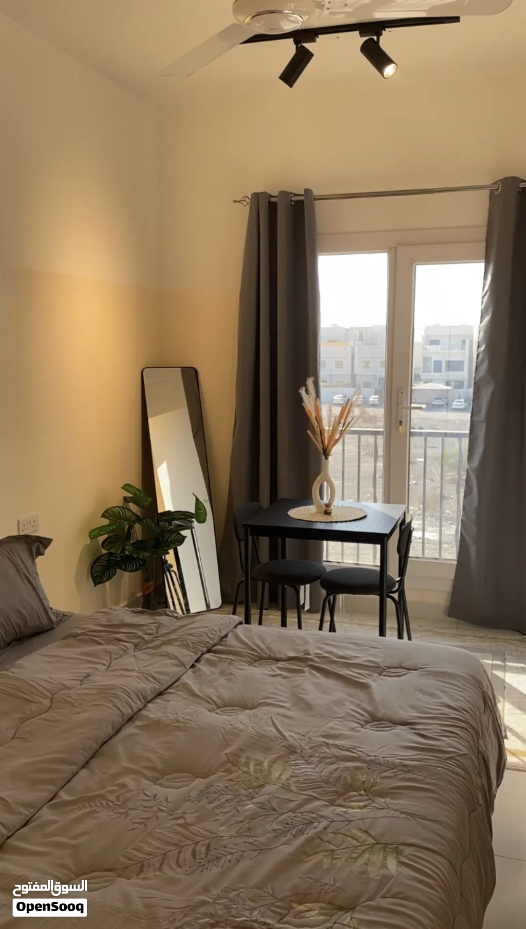 غرف VVIP للايجار اليومي في المعبيله الثامنه والجنوبيه راقيه جدا قريب الجامعات والخدمات Room for rent