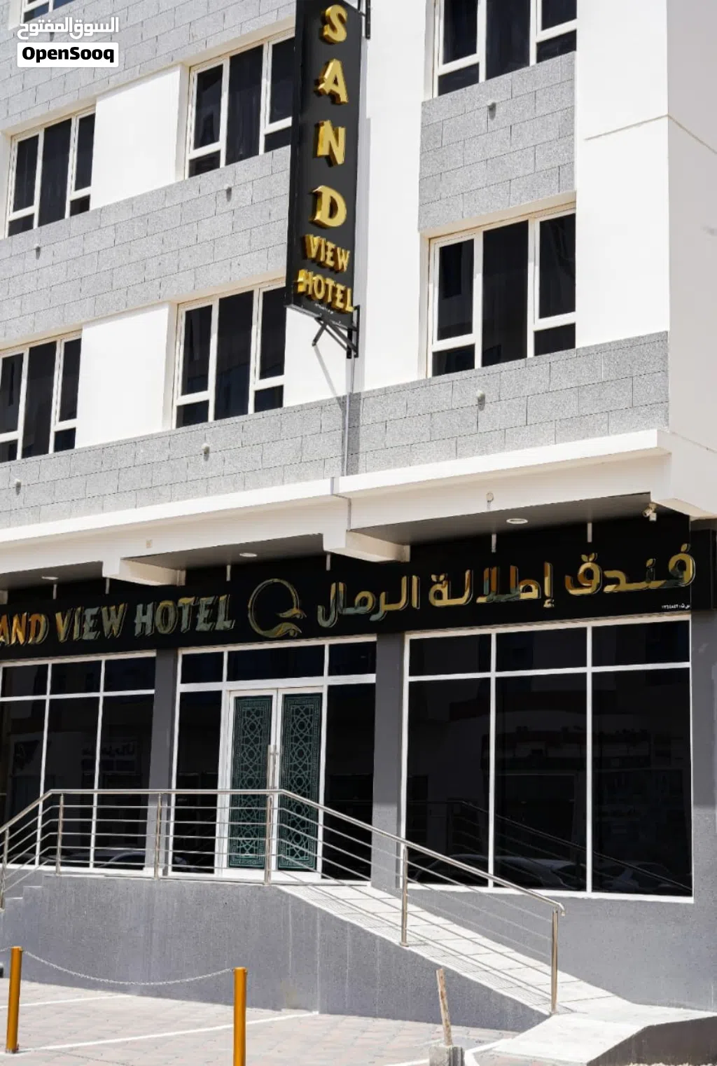 فندق للبيع