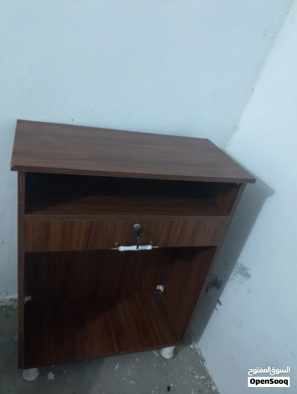 طاولة قاصة للبيع