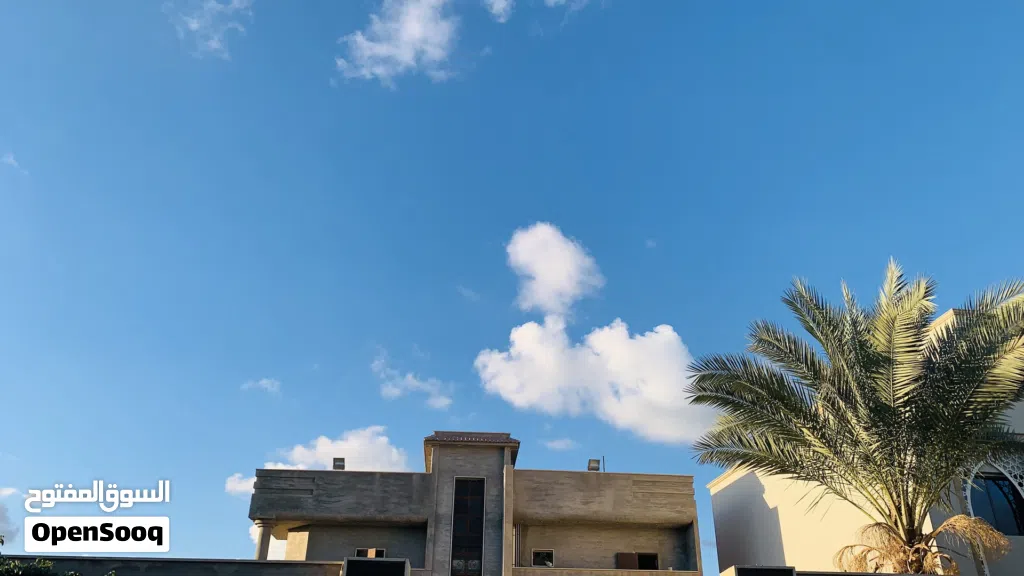 بيت من طابقين في منطقة الزروق