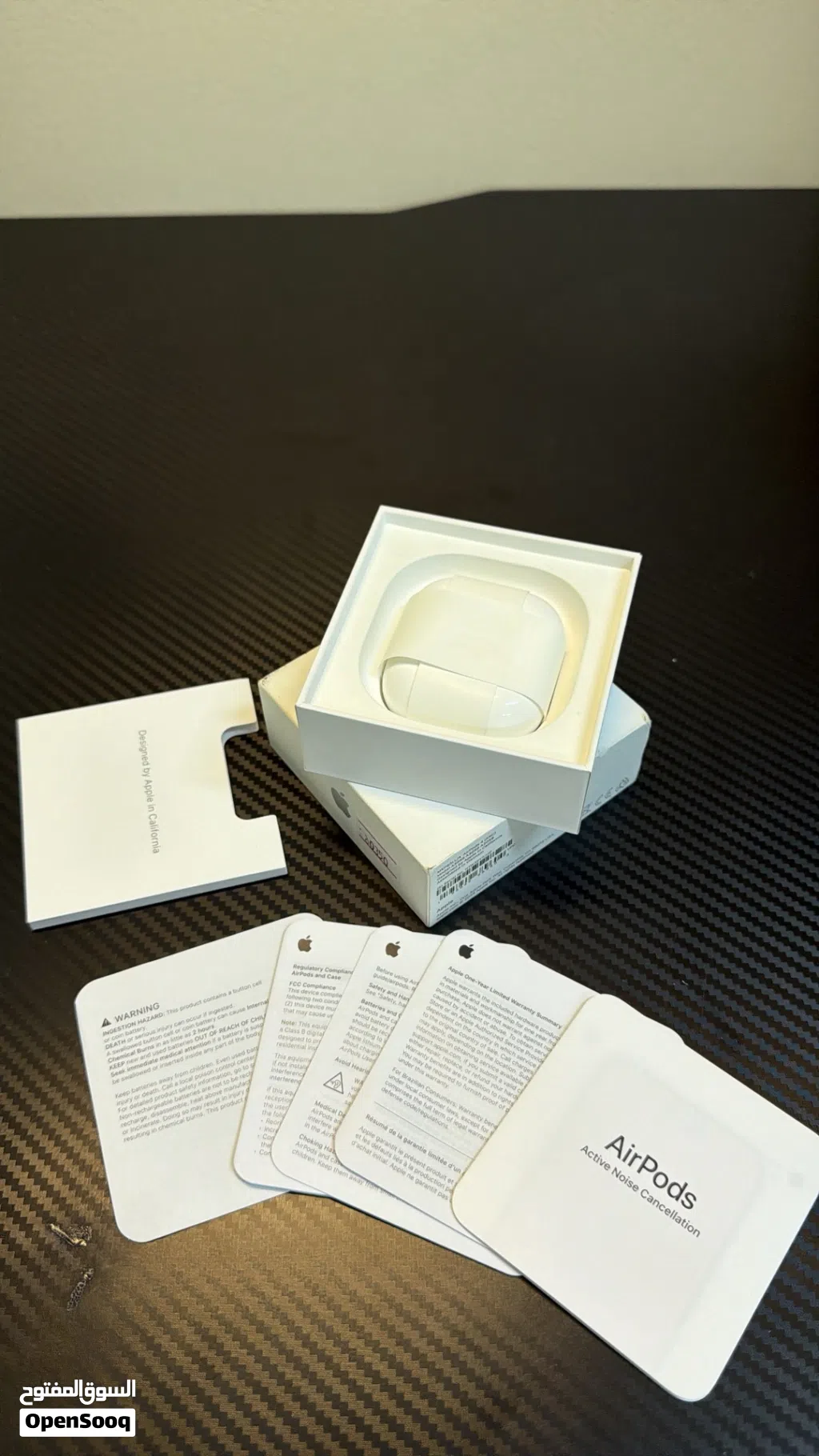 Apple AirPods 4 )ANC)