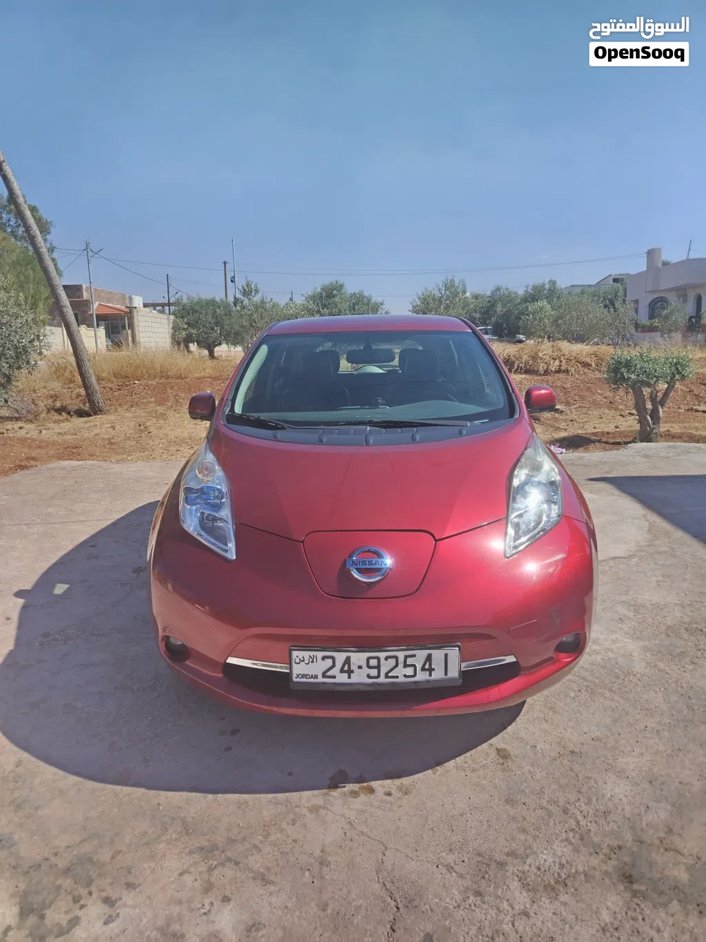 نيسان ليف SV