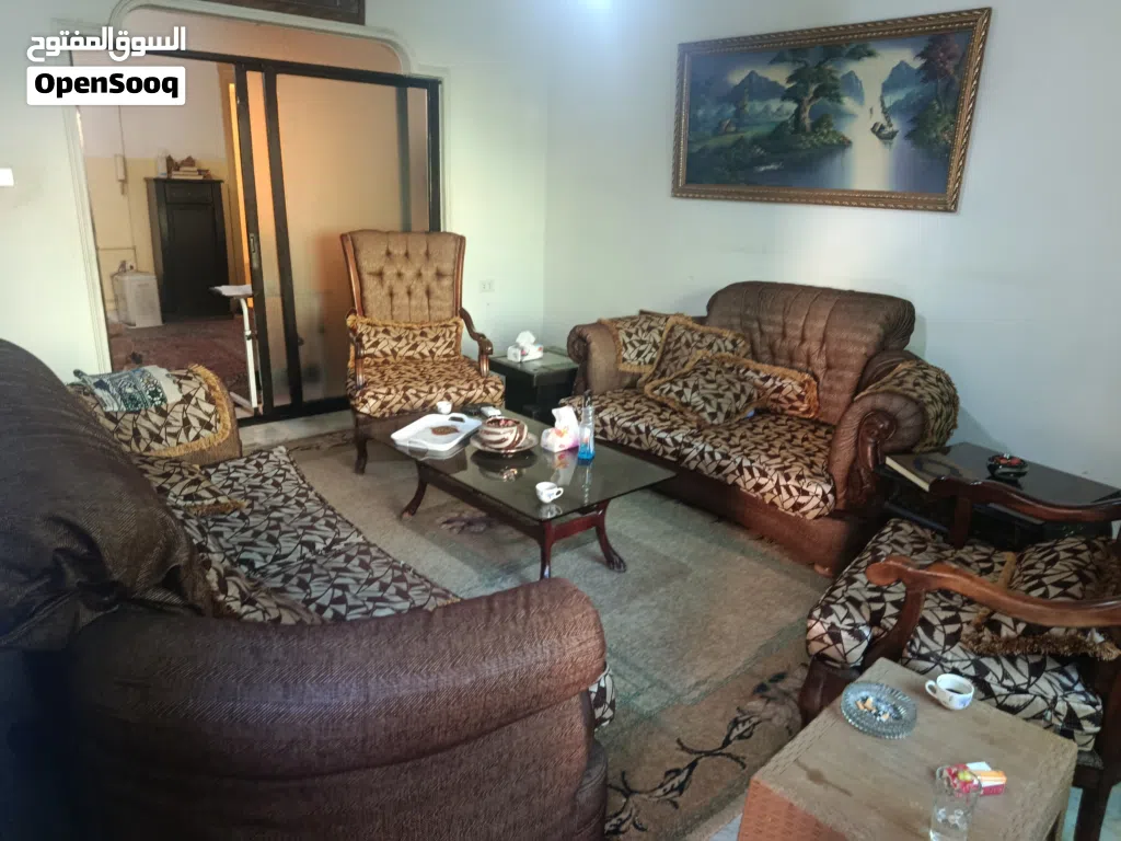 طقم كنب وطقم كورنر للبيع بحالة ممتازة