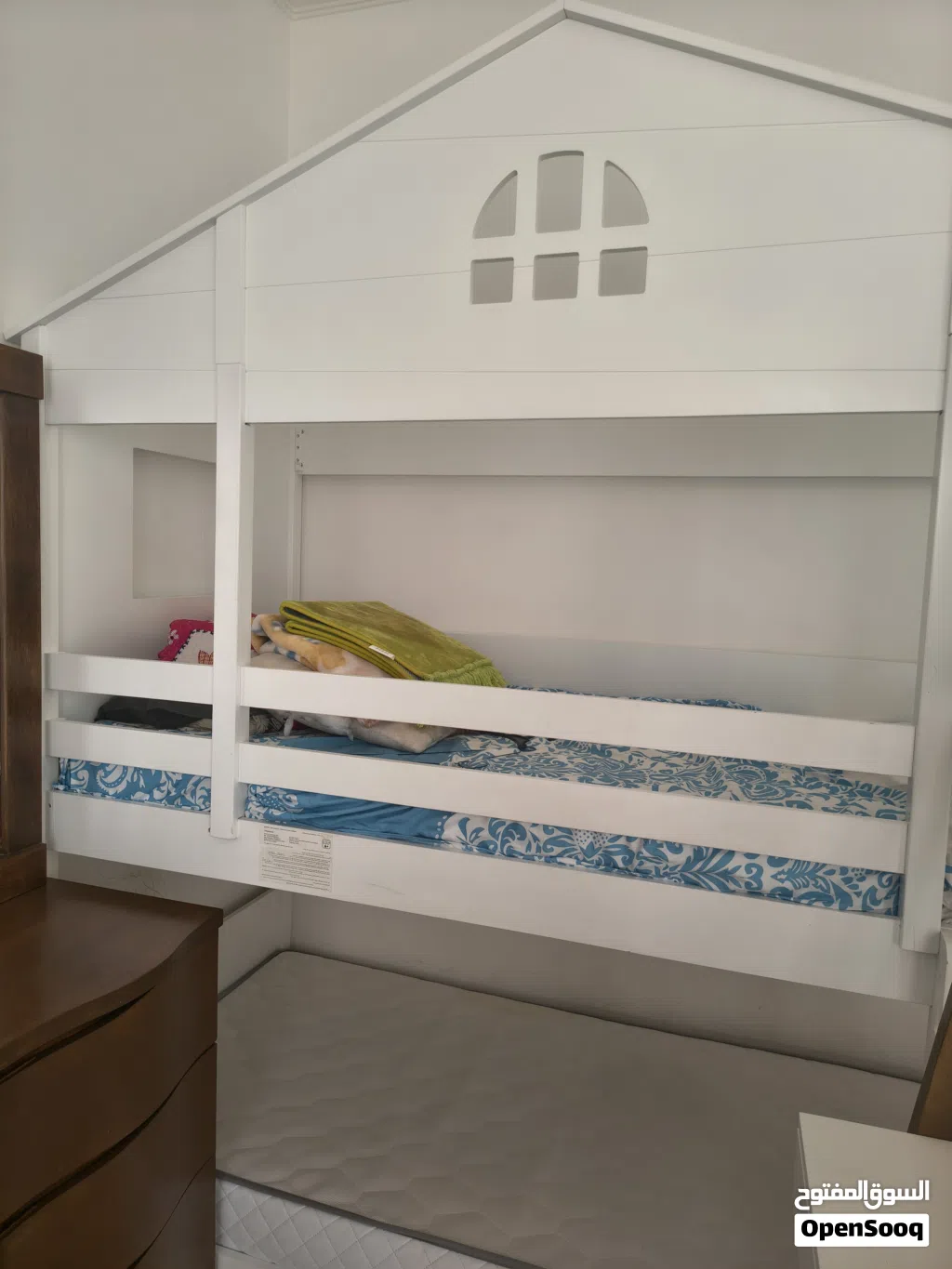 سرير اطفال للبيع