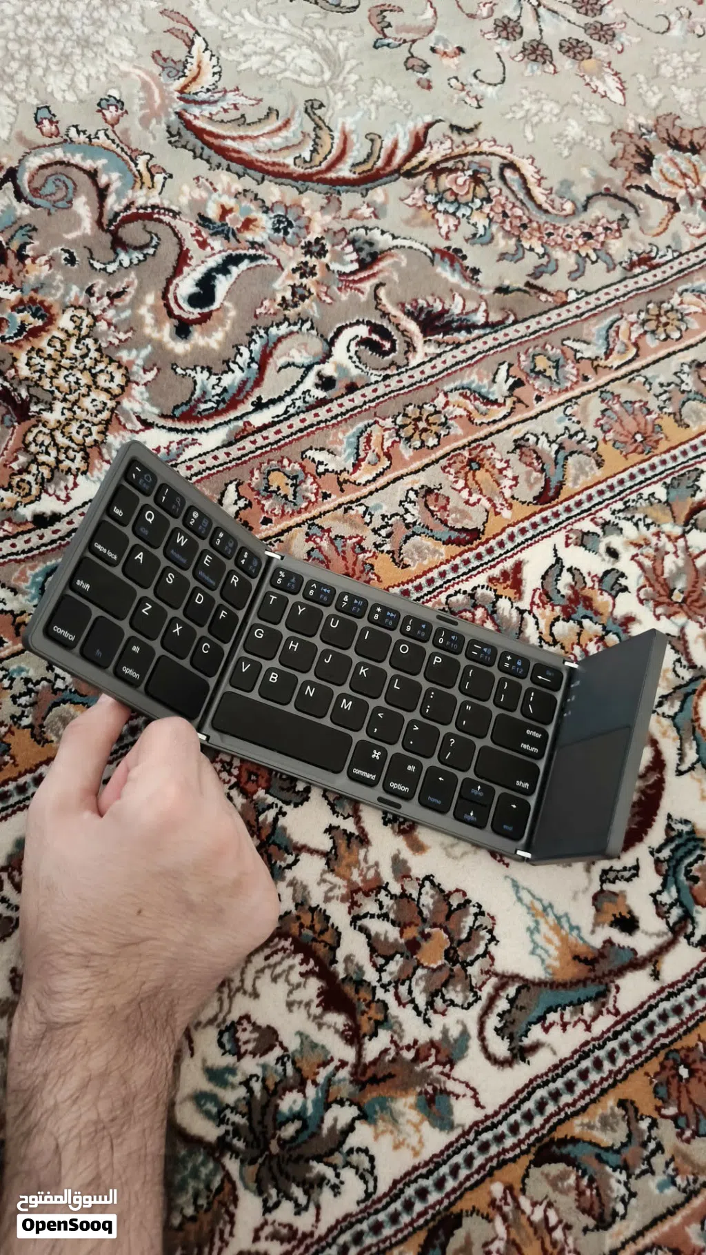 B033 Messenger Bluetooth Foldable Keyboard - 2 months old, like new with charger