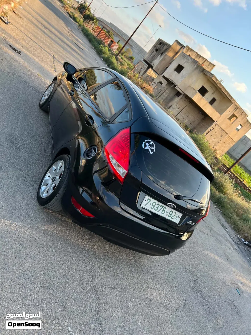 فورد فييستا Standard