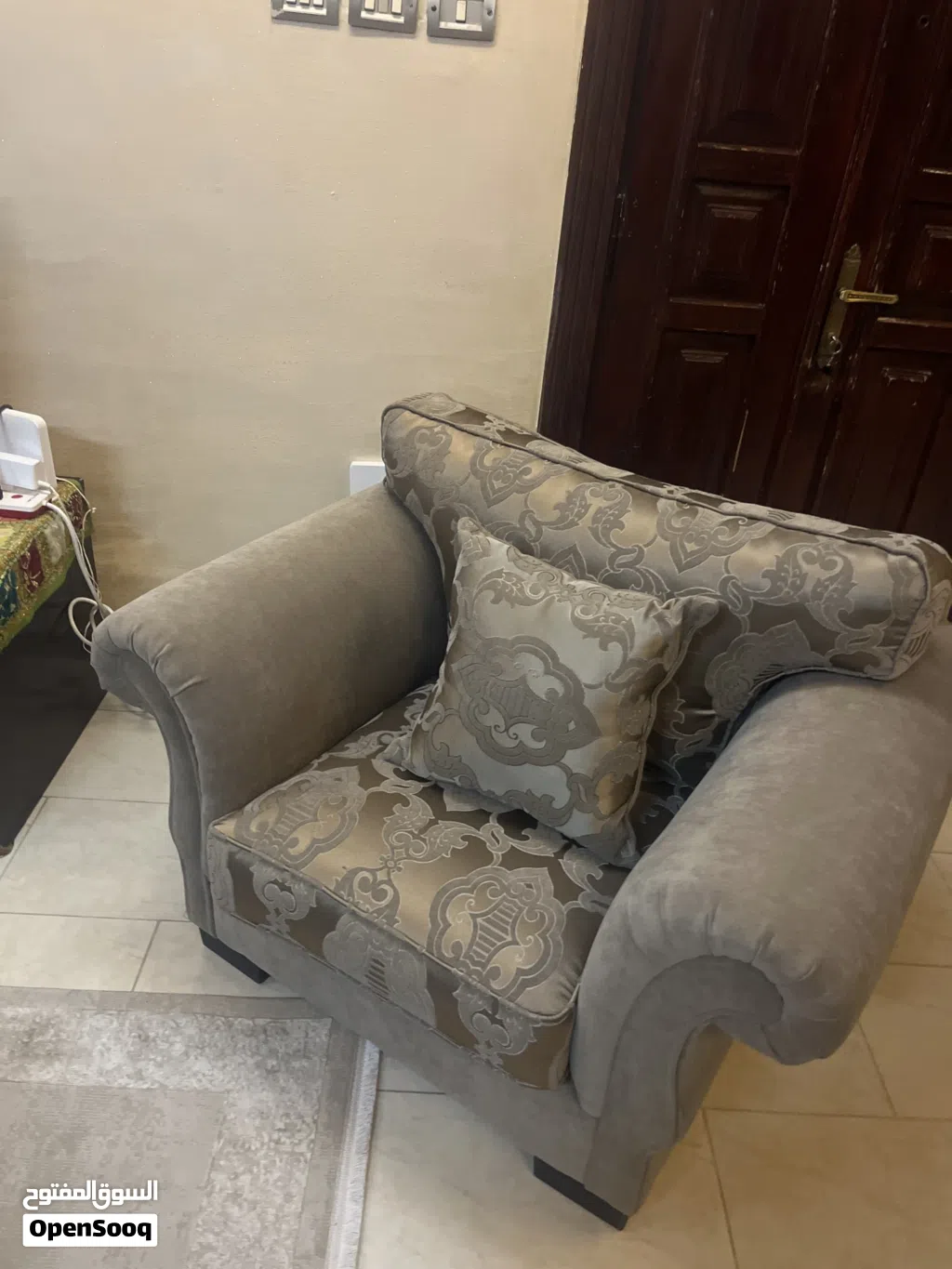 طقم كنب بحالة ممتازه للبيع