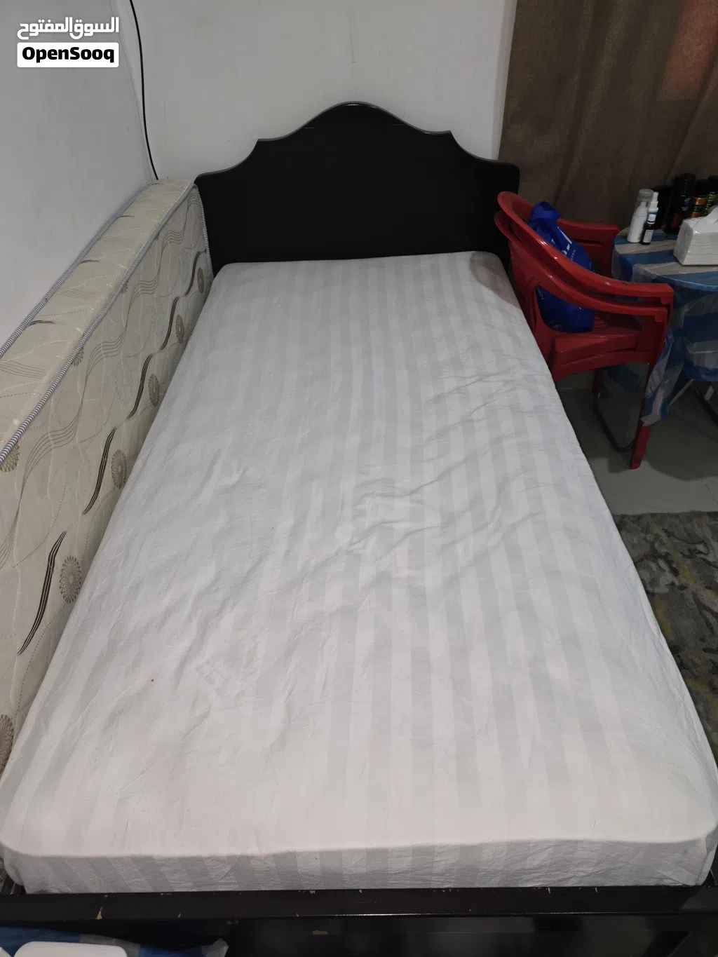 Single bed for one person with mattress سرير مفرد لشخص واحد مع المرتبة