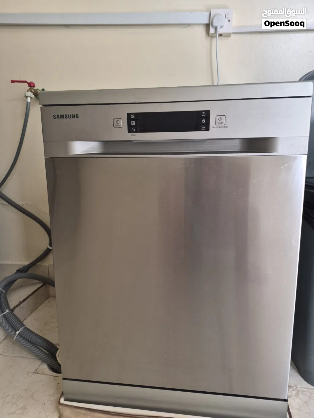 it's a very good condition only couple time being news and it's with the warranty still