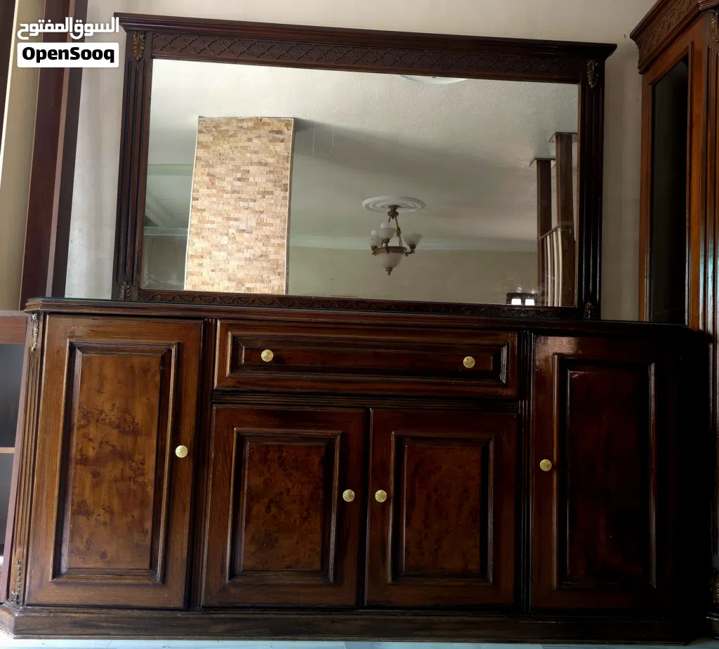 دنسوار (انتريه ) خشب زان ثقيل لون بني مع مرايه للبييع في عماان طبربور ((( السعر المطلوب 70 دينار )))