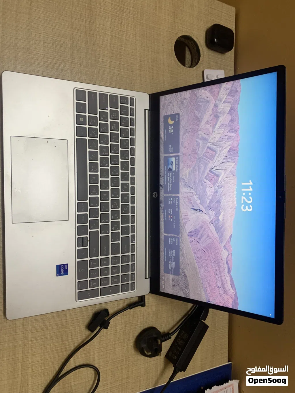 للبيع لابتوب HP 15-fd0xxx بحالة ممتازة.