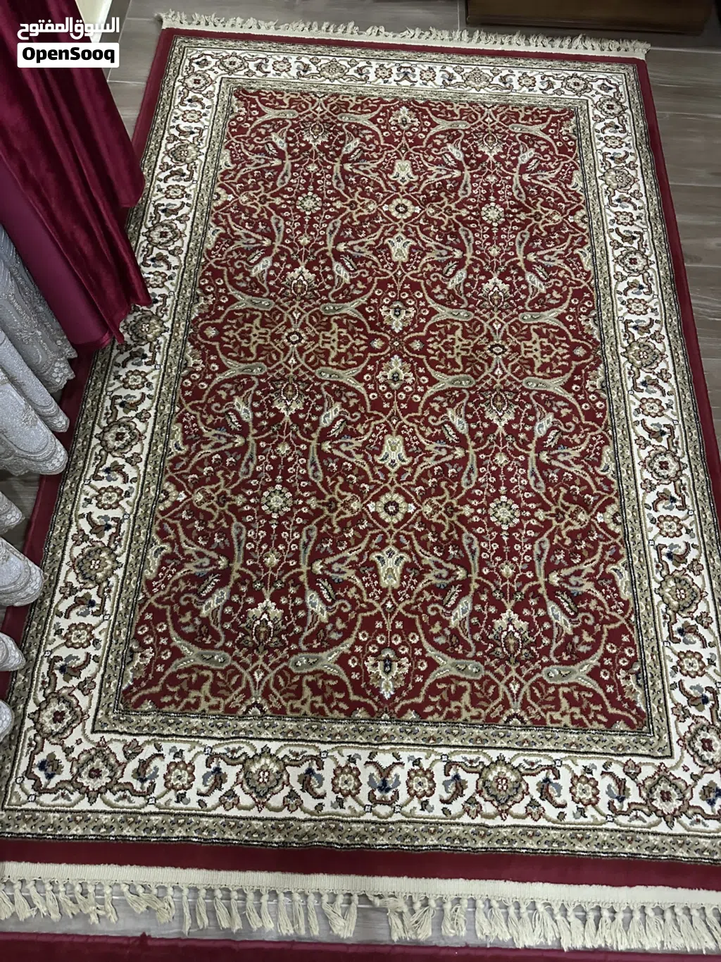 سجاد عدد 4 ثنتين كبار و ثنتين وسط