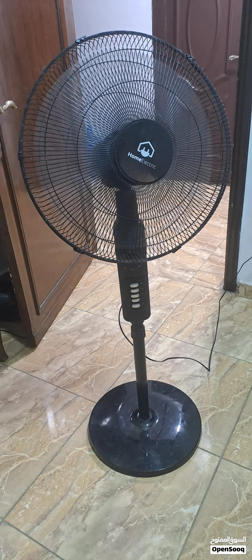 مروحتان ستاند Home Electric بحالة ممتازة جدًا.