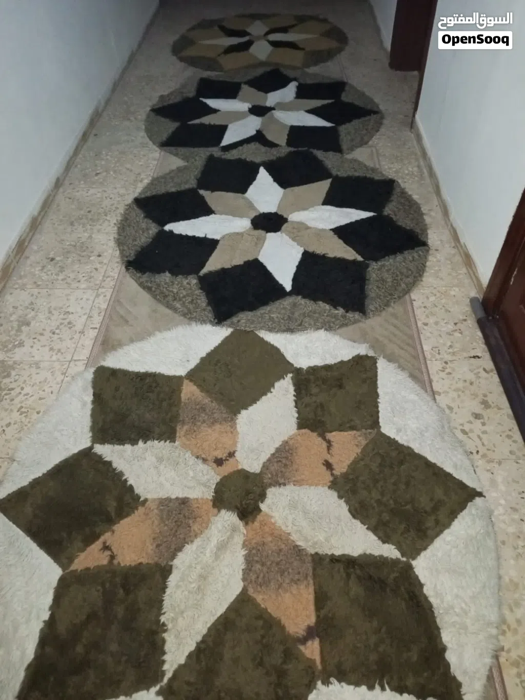 سجاد دائري وبره عاليه الاربعه كلهم للبيع