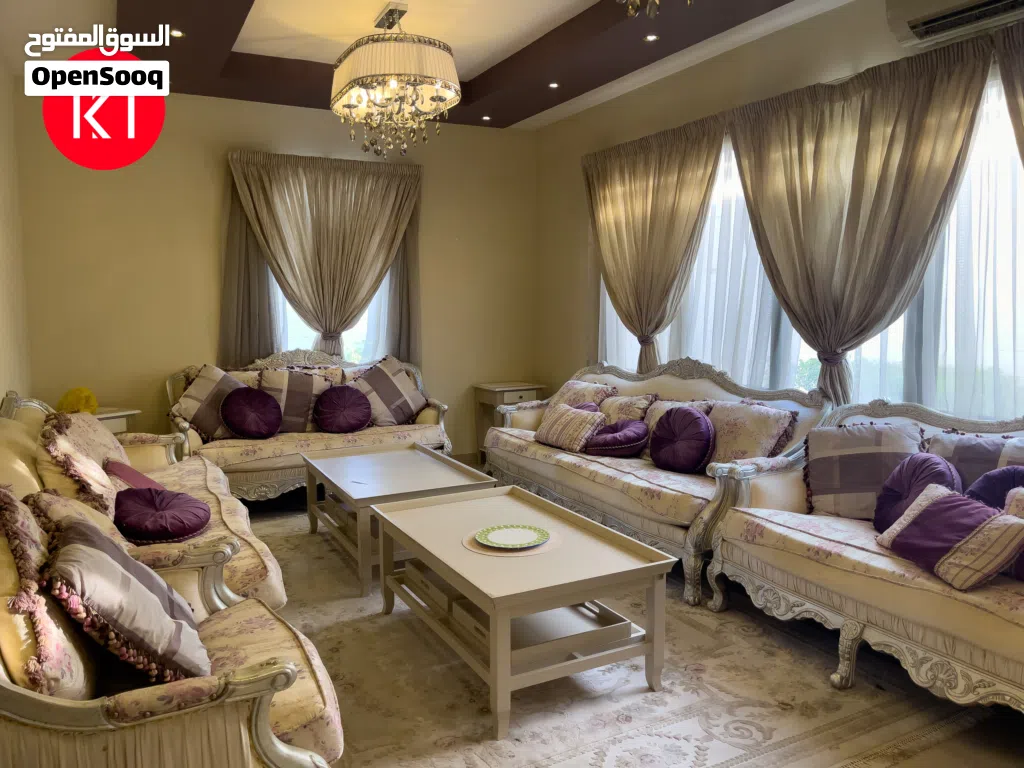منزل سكني مميز للبيع في موقع استراتيجي بالخوض، يتكوّن من 3 طوابق ويضم 4 غرف نوم، 5 حمامات، غرفة عامل
