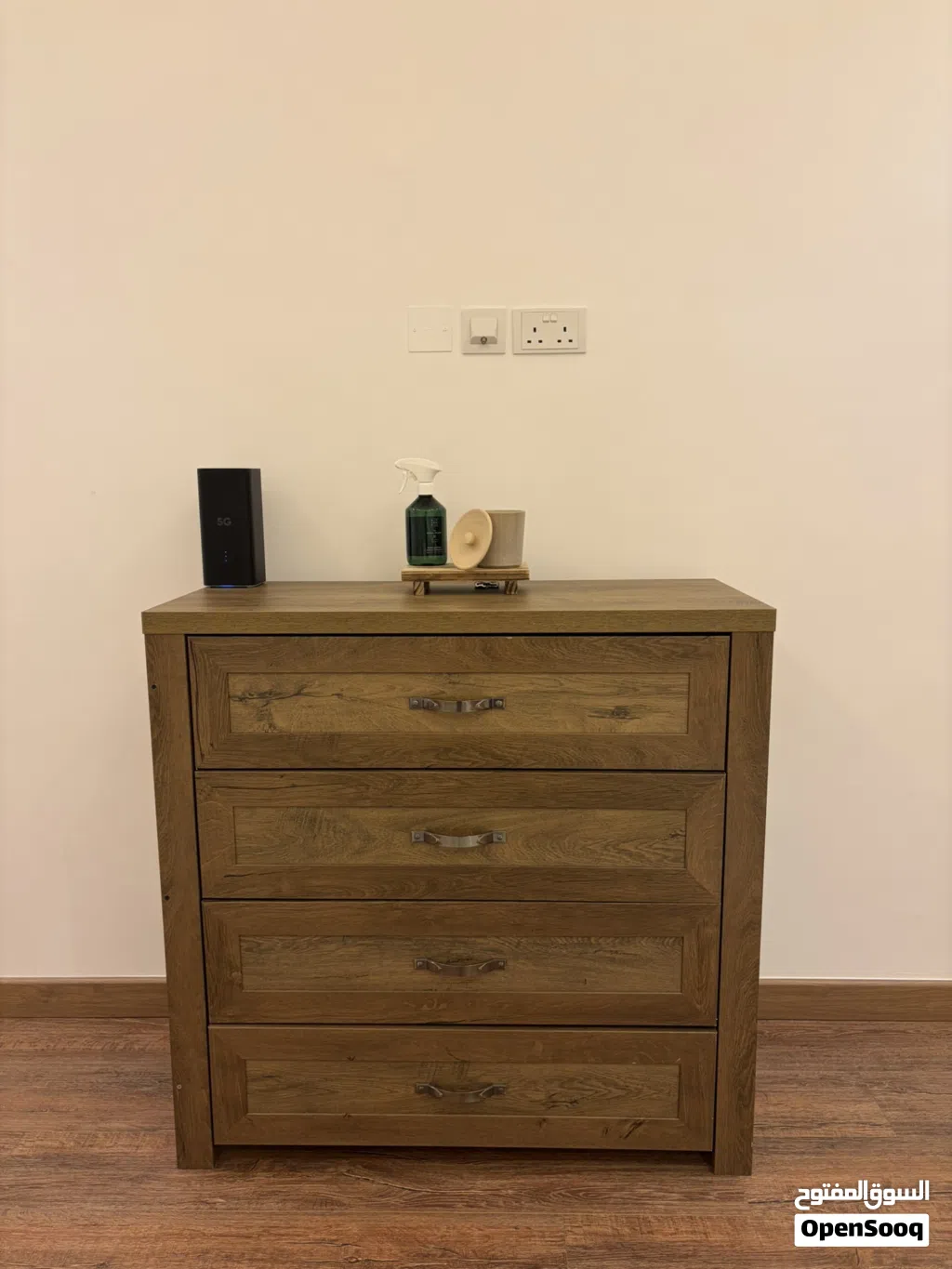 Wooden dresser / يرارات