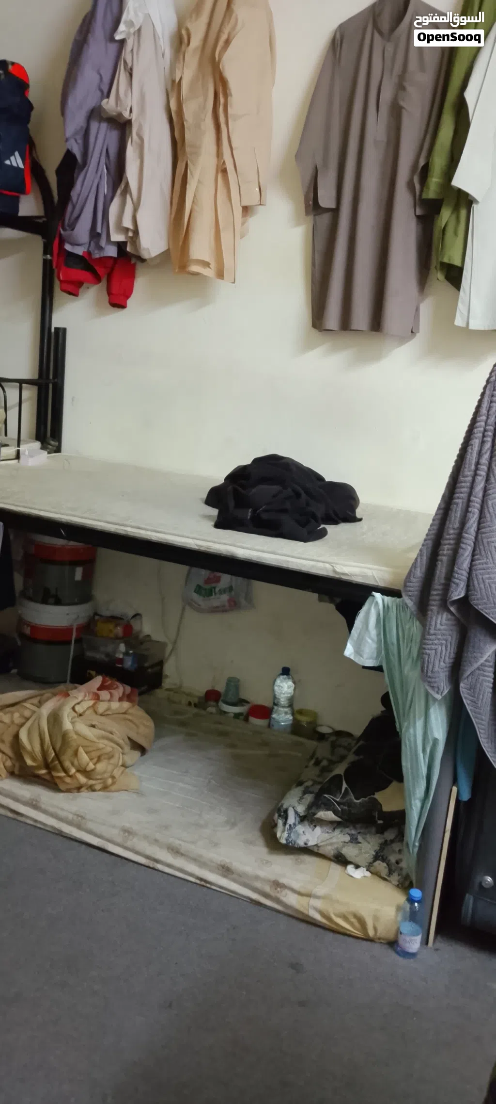 bed space available for Pakistani