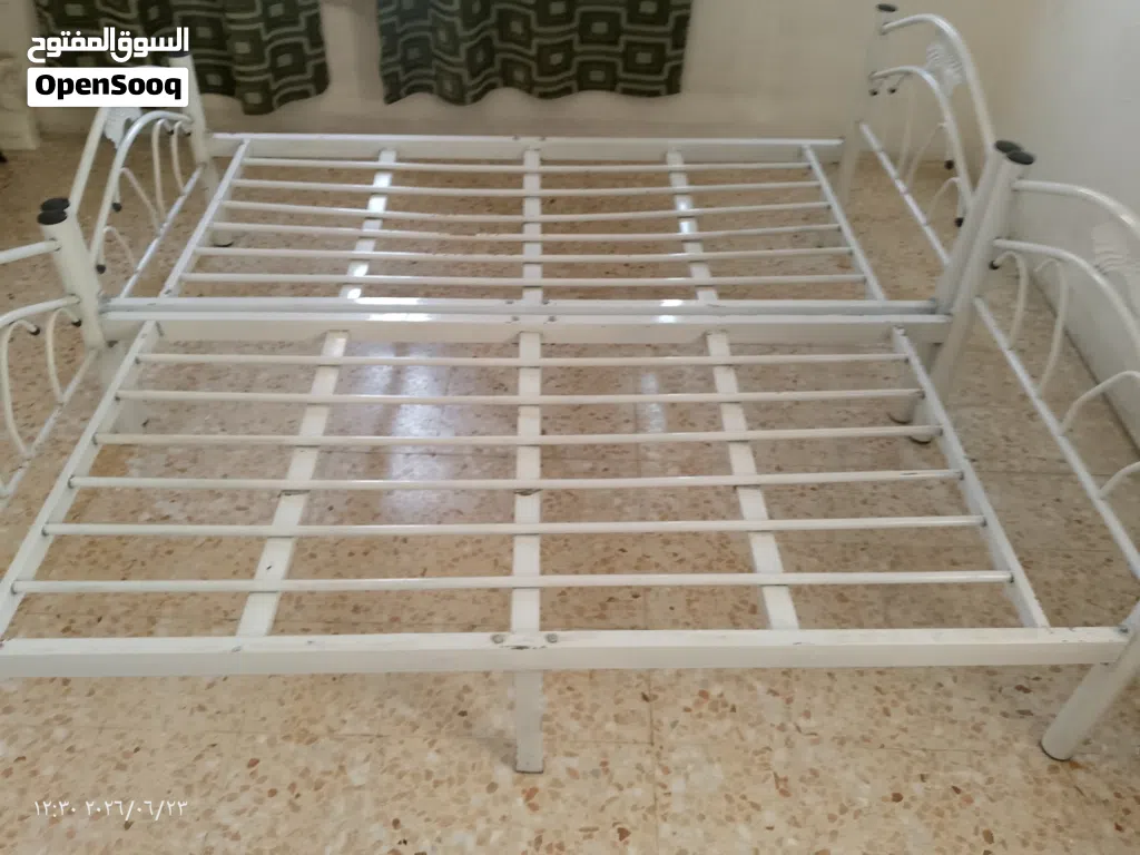 سرير عدد2 بحالة جيدة
