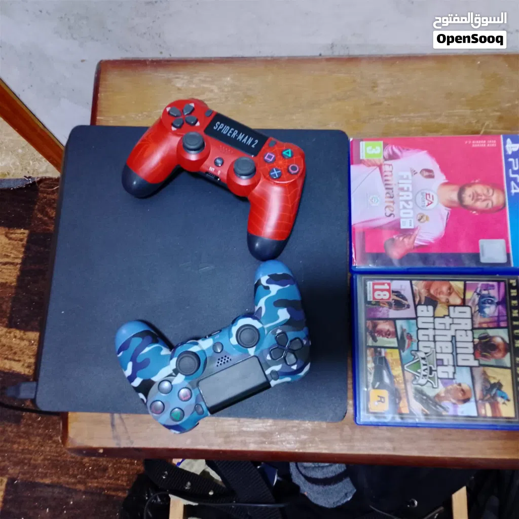 بلاي ستيشن 4 سليم نظيف جدا مالك اول الجهاز مش مفتوح ابدا جهاز ما في ولا ضربه بيجي معاه سيديات وادين2