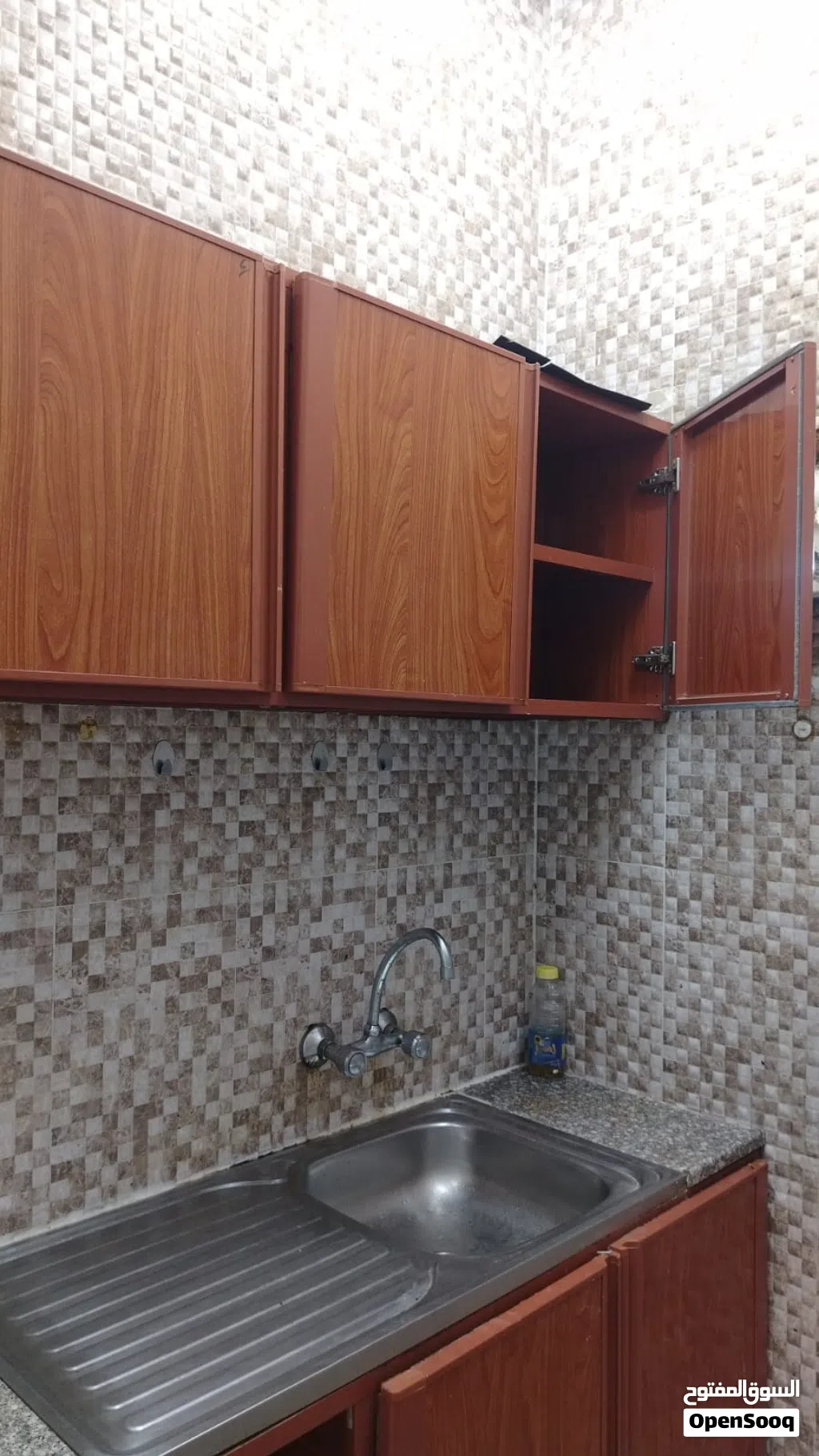 ملحق صغير بالمعبيلة بمقدم شهرين وبدون عقد