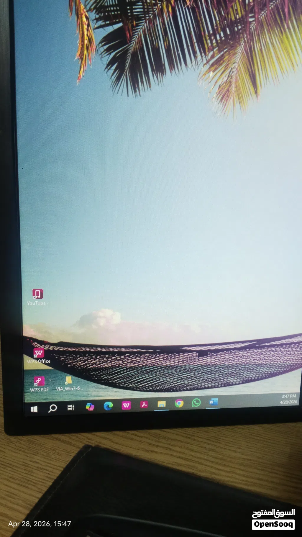 شاشة كمبيوتر حجم 19.5 توب نظافة شاشة ولا خدش ممتازة للpc. والكاميرات