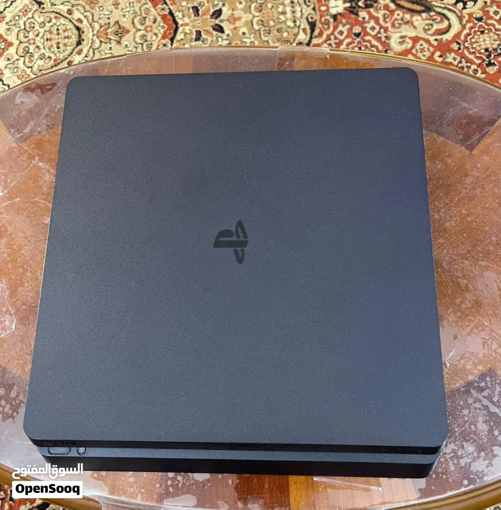 للبيع جهاز ps4جديد استعمال شهرين فقط مع كامل ملحقاته من العلبه الاصليه وكيبل HD وحوستك