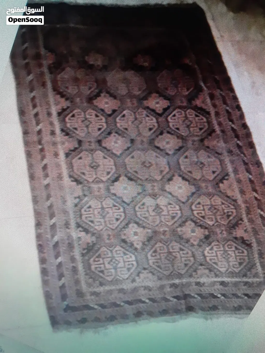 بساط سجاد قديم جدا