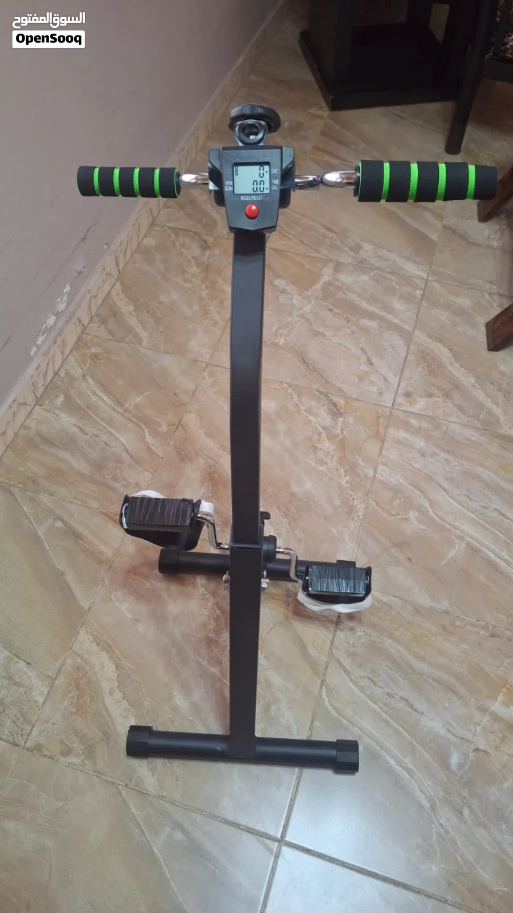 جهاز رياضي لتقوية الأرجل والايدي