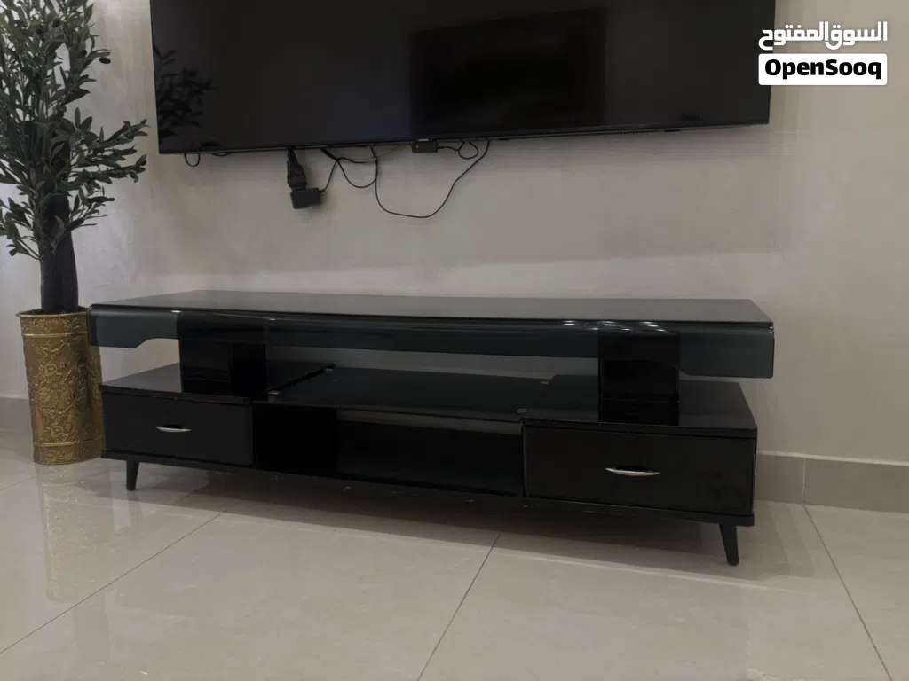 طاولة شاشة سيكوريت أسود