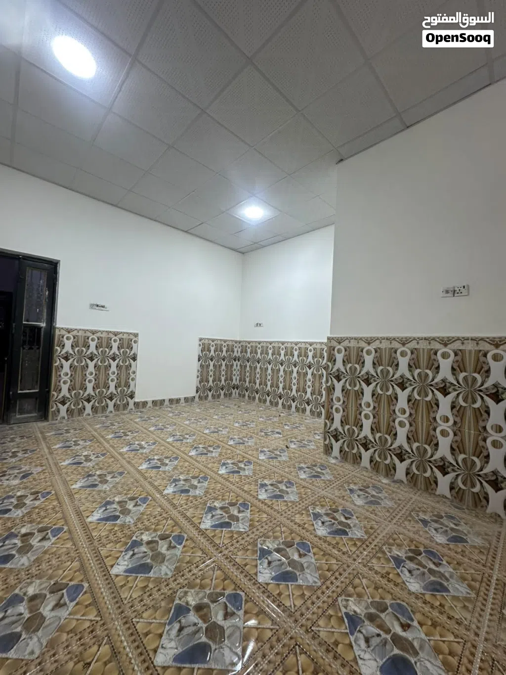 الايجار الايجار دار سكن طابقين بناء حديث يتكون الطابق الأول من غرفه + صاله + مطبخ + ستقبال + حمامات