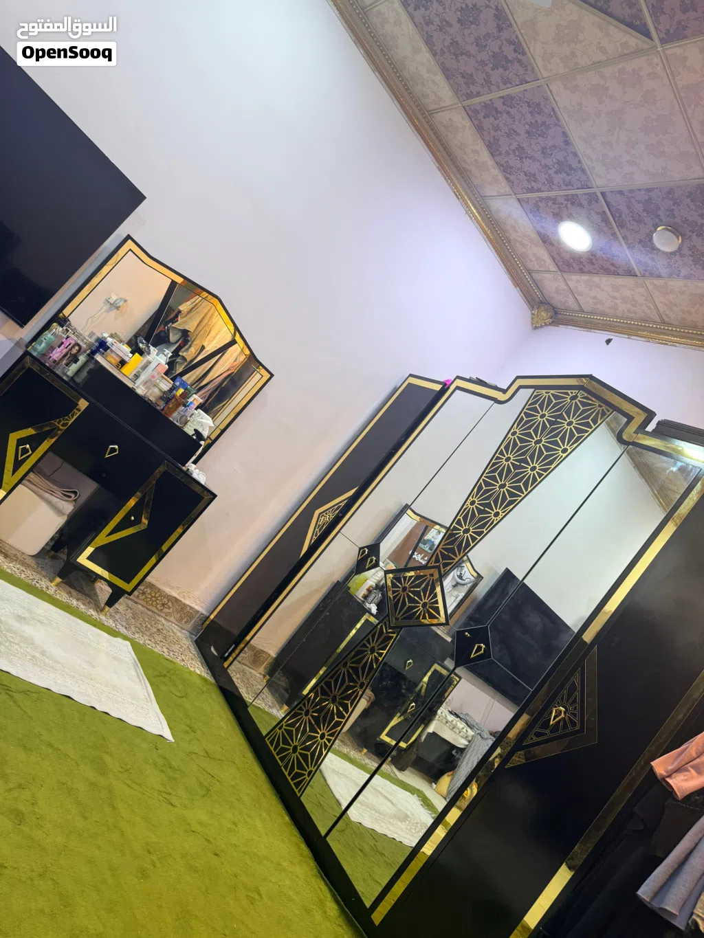 غراض بيت للبيع كلمن وسعره غرفة نوم تركيه 8 قطع ومندر جرباية طفل مع مندر وميز تلفزيون مع رفوف ثنين