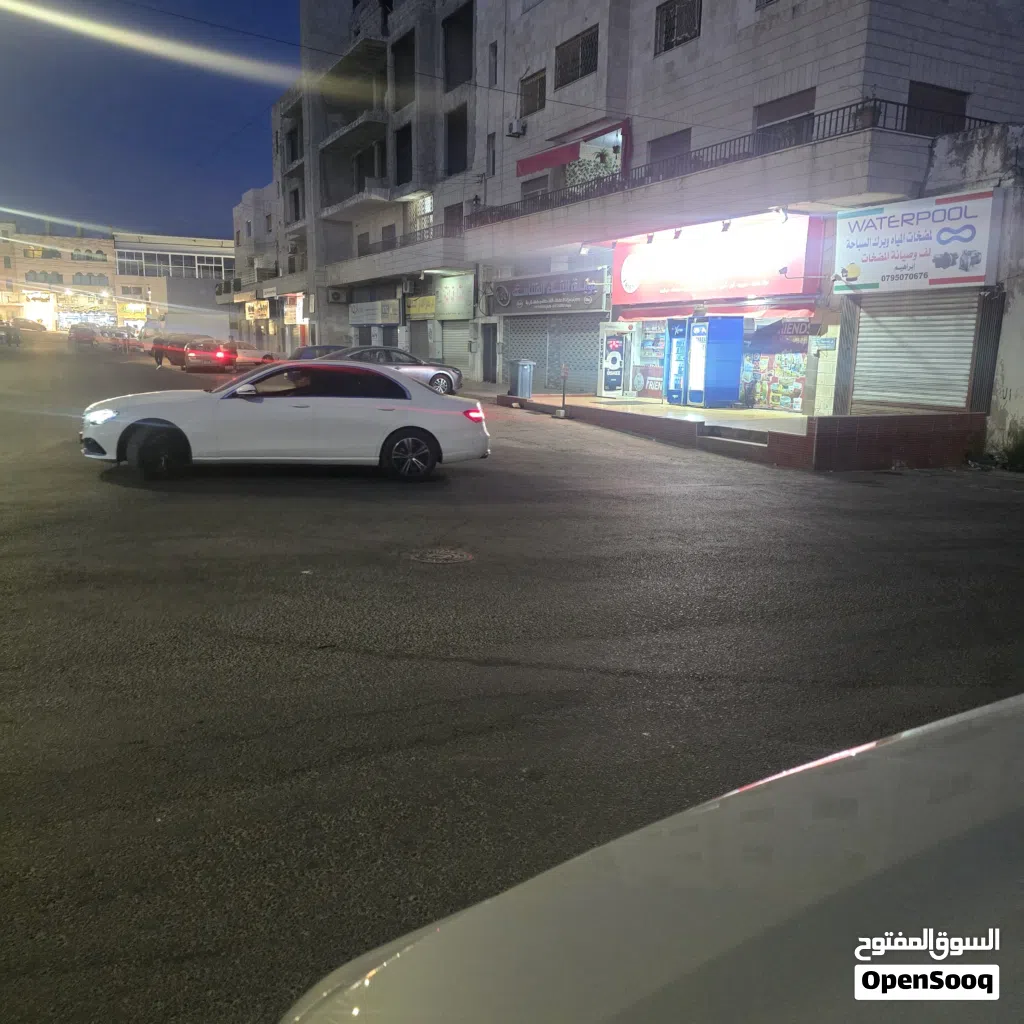 محلات تجاري للبيع ام السماق الشمالي قرب بنك الاسكان