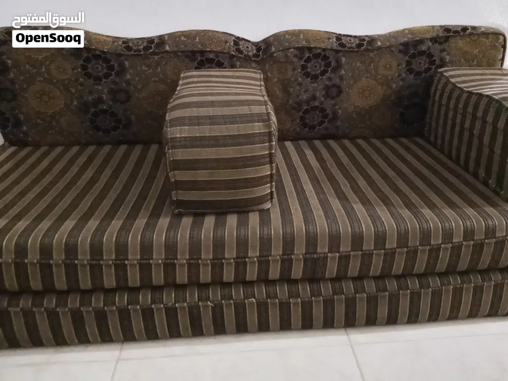فرش عربي ضغط بحالة ممتازة من قماش وضغط للبيع الموقع الرصيفة خلف مستشفى فيصل