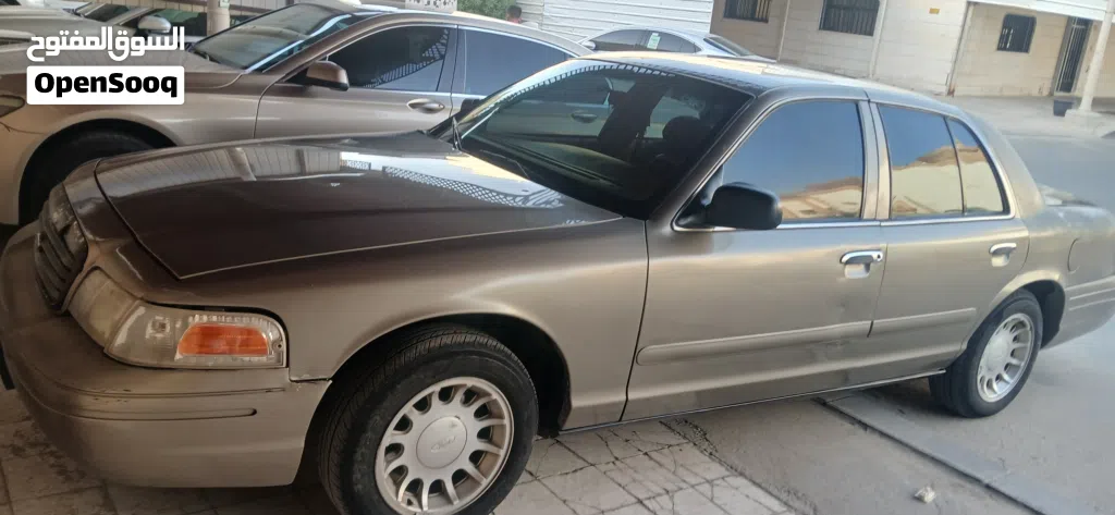 Ford Crown Victoria Standard