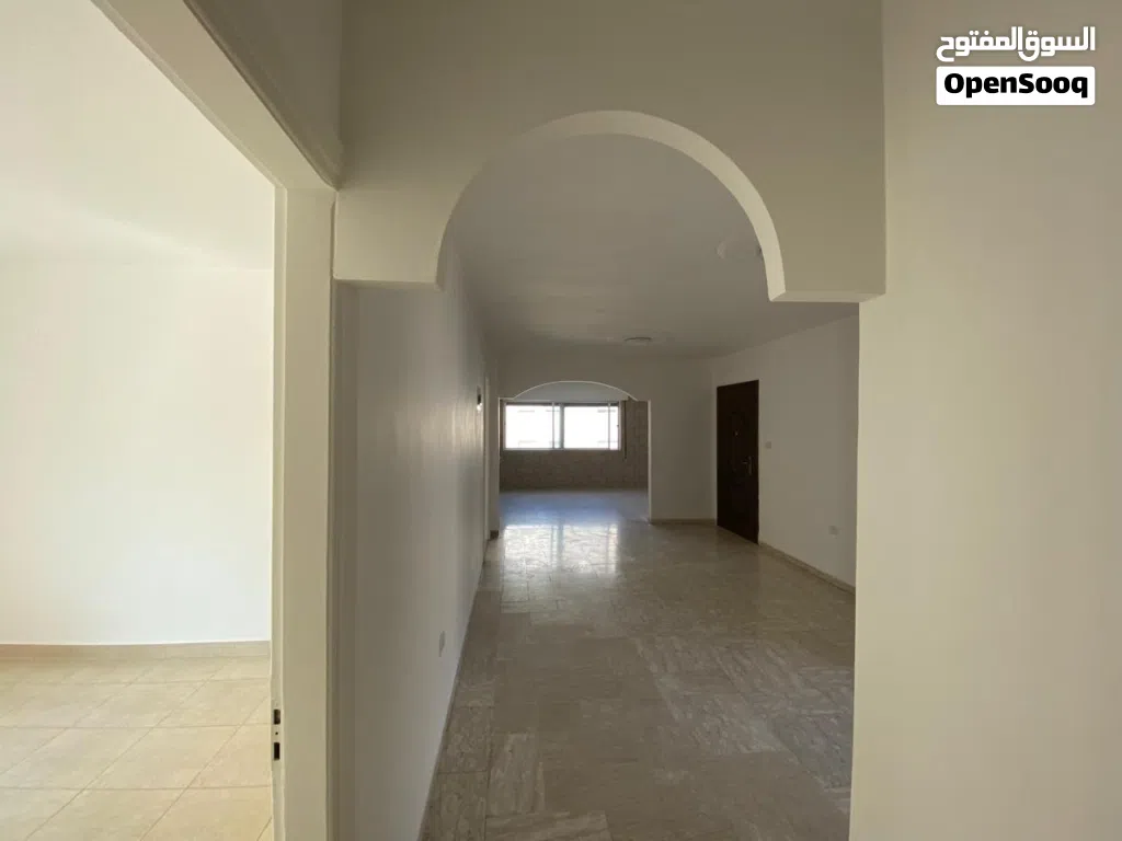 شقه للبيع في الصوفيه خلف براكه مول .