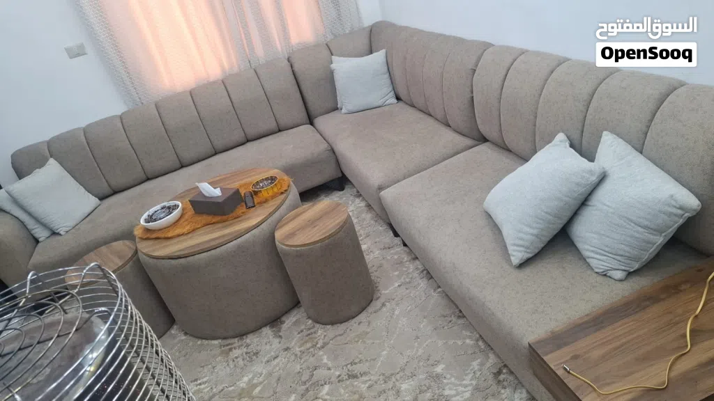 طقم كونر استخدام شهر البيع مع طولت بحل الوكاله انضف طقم بس سبب البيع تغبر الدكور
