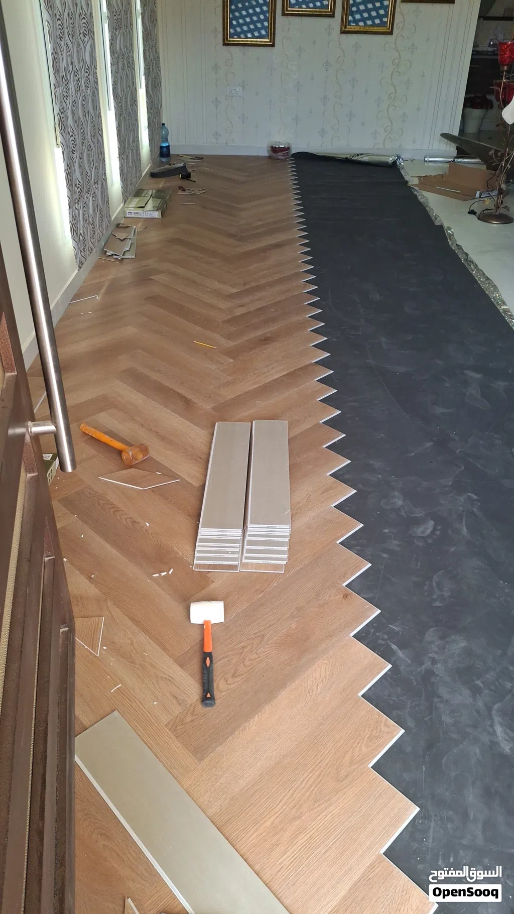SPC flooring vinial flooring gym flooring EPDM SBR rubber flooring installation self leveling