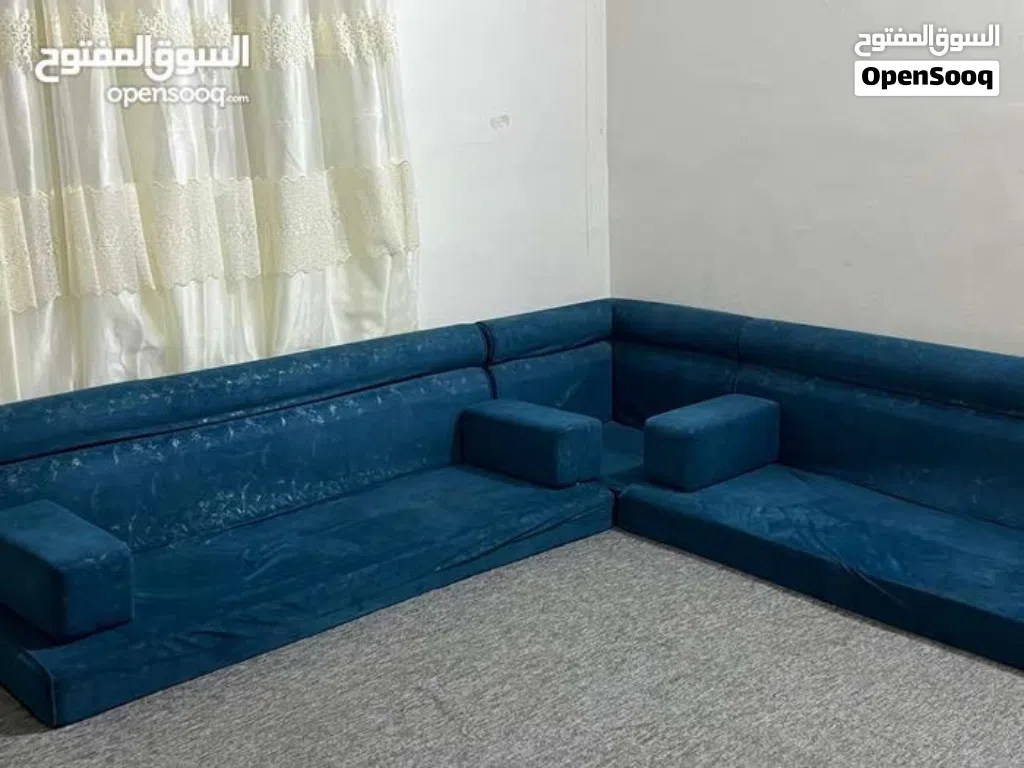 جلسه 5 متر اسفنج درجة ممتازه وخامه ممتازه زاويه واحده مع قطعتين كبار مع أربع مساند الحاله ممتازه