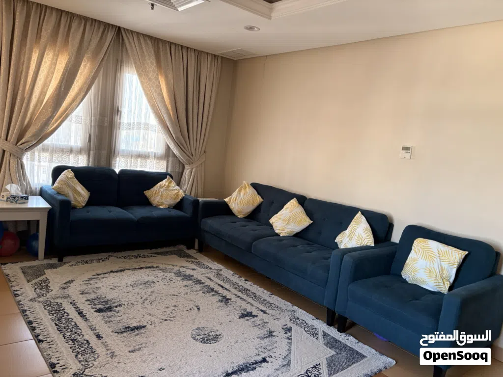 Sofa set with side compartments moderate condition only small break in the armrest