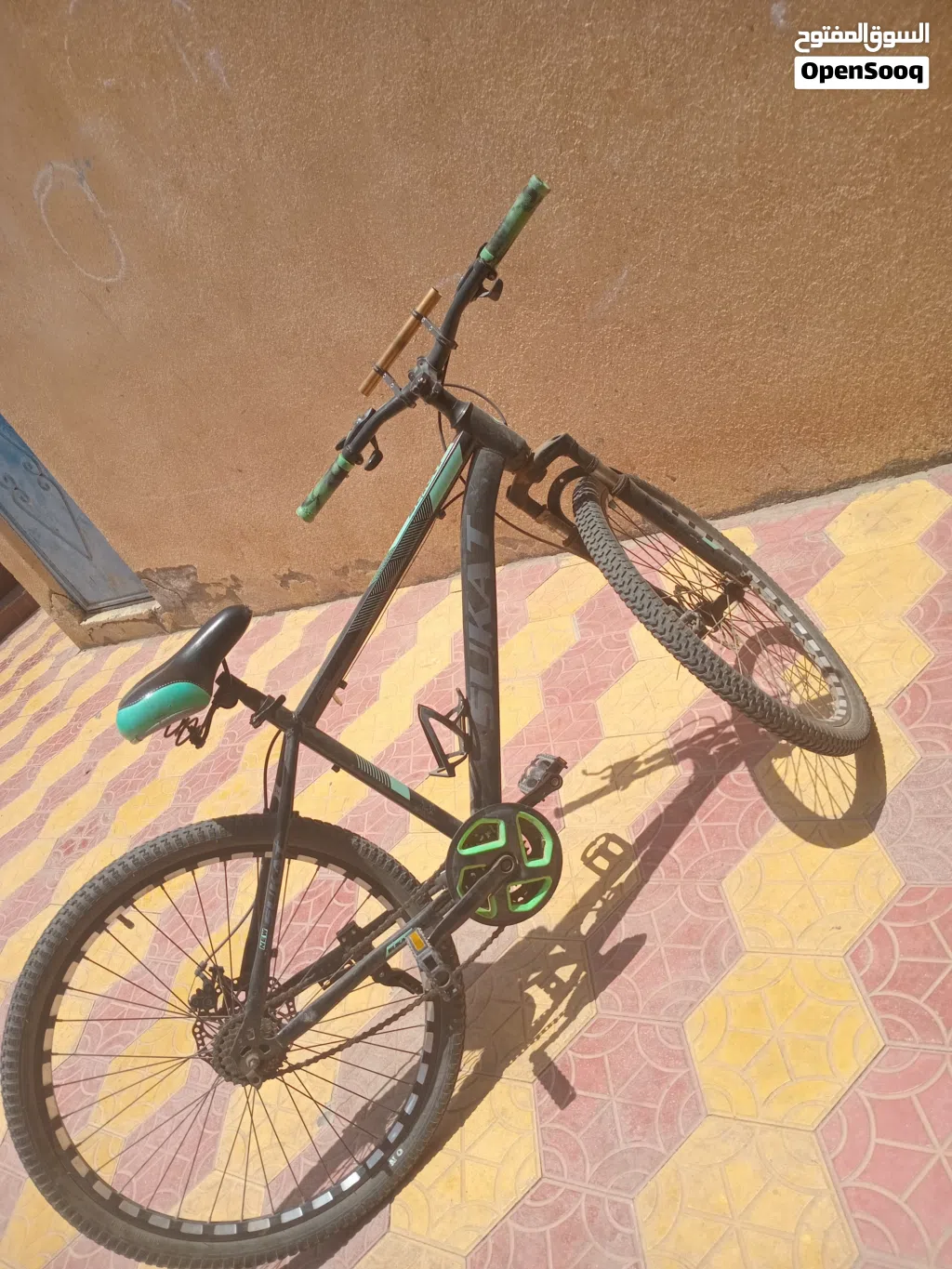 للبيع سيكل ما فيه شي بس يحتاج جيرات السعر 20 قابل.لتفاوض
