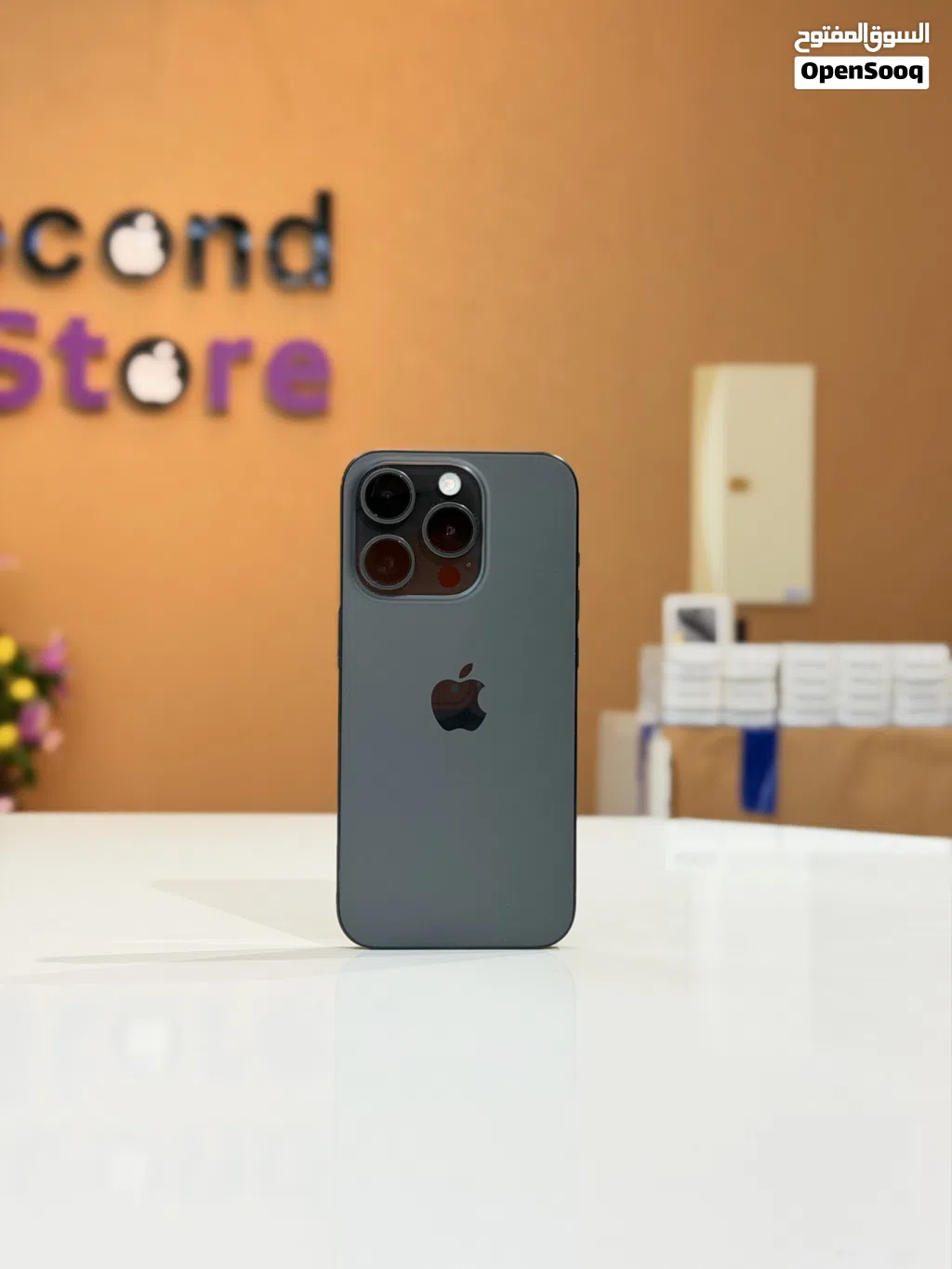 iPhone 15 pro 256 GB like new condition very clean no scratches