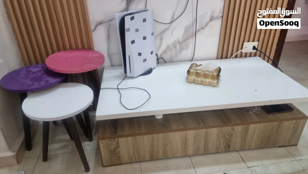 طاولات سرفيس عدد 3 وطاولة كبيرة للبيع