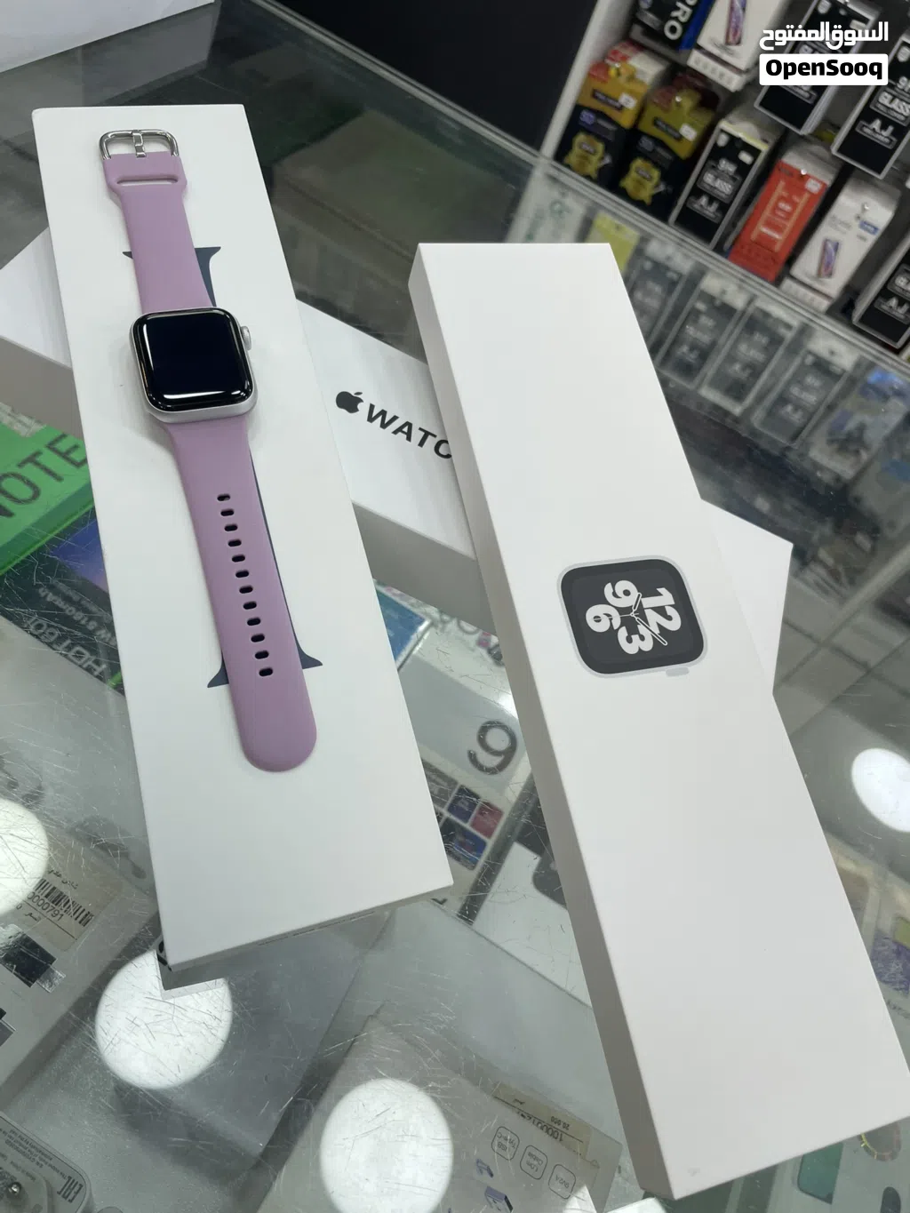 Apple Watch se 40mm وكاله شبه جديد مع كامل اغراضها والكرتونه