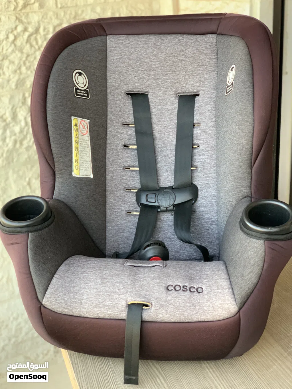 مقعد سيارة بحاله ممتازه Cosco car seat