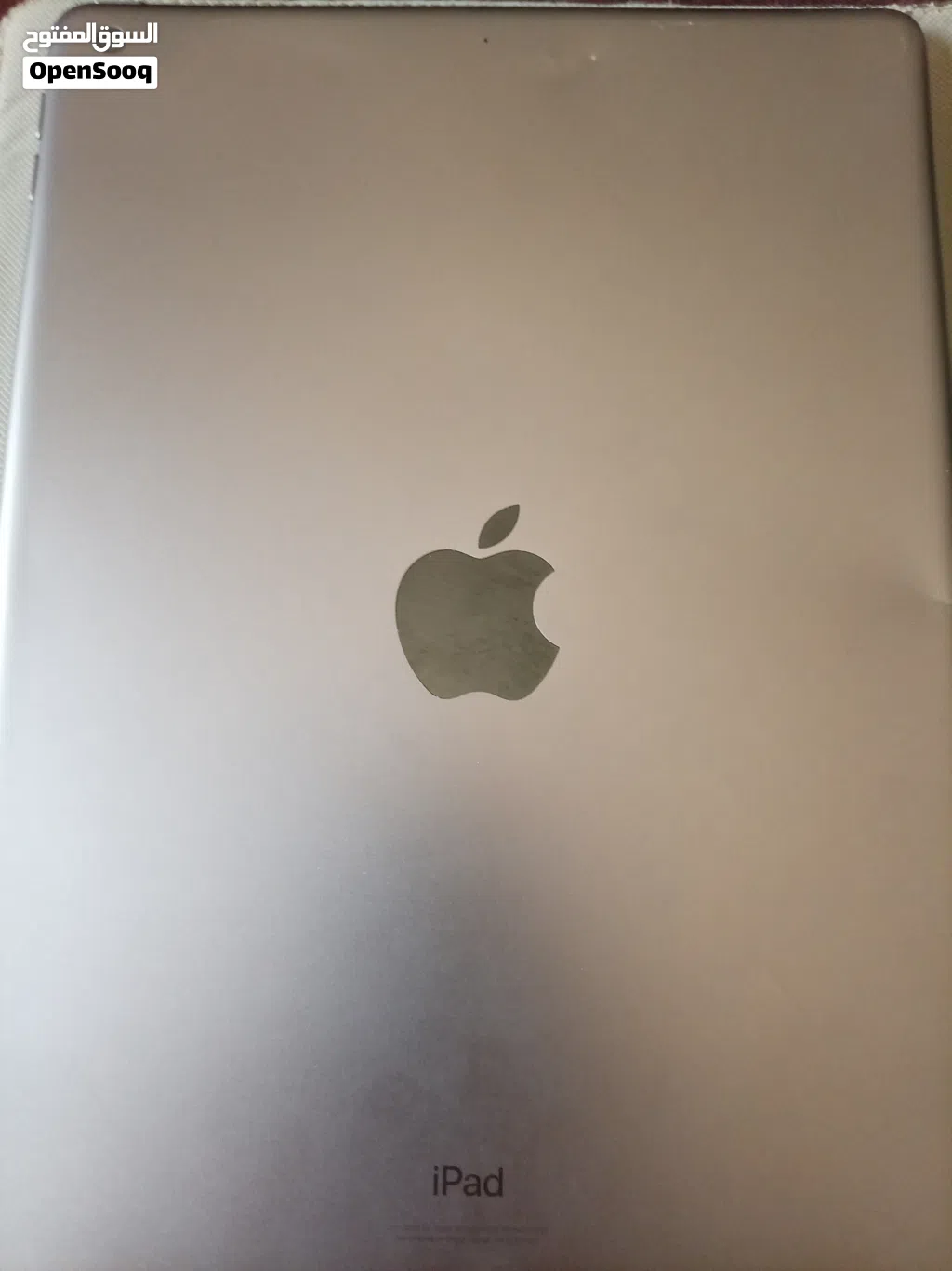 ايباد جيل تاسع (iPad 9) نظيف جداً بحالة الوكالة وبسعر لقطة شوف الوصف ومتوفر الشاحنه والباكيت