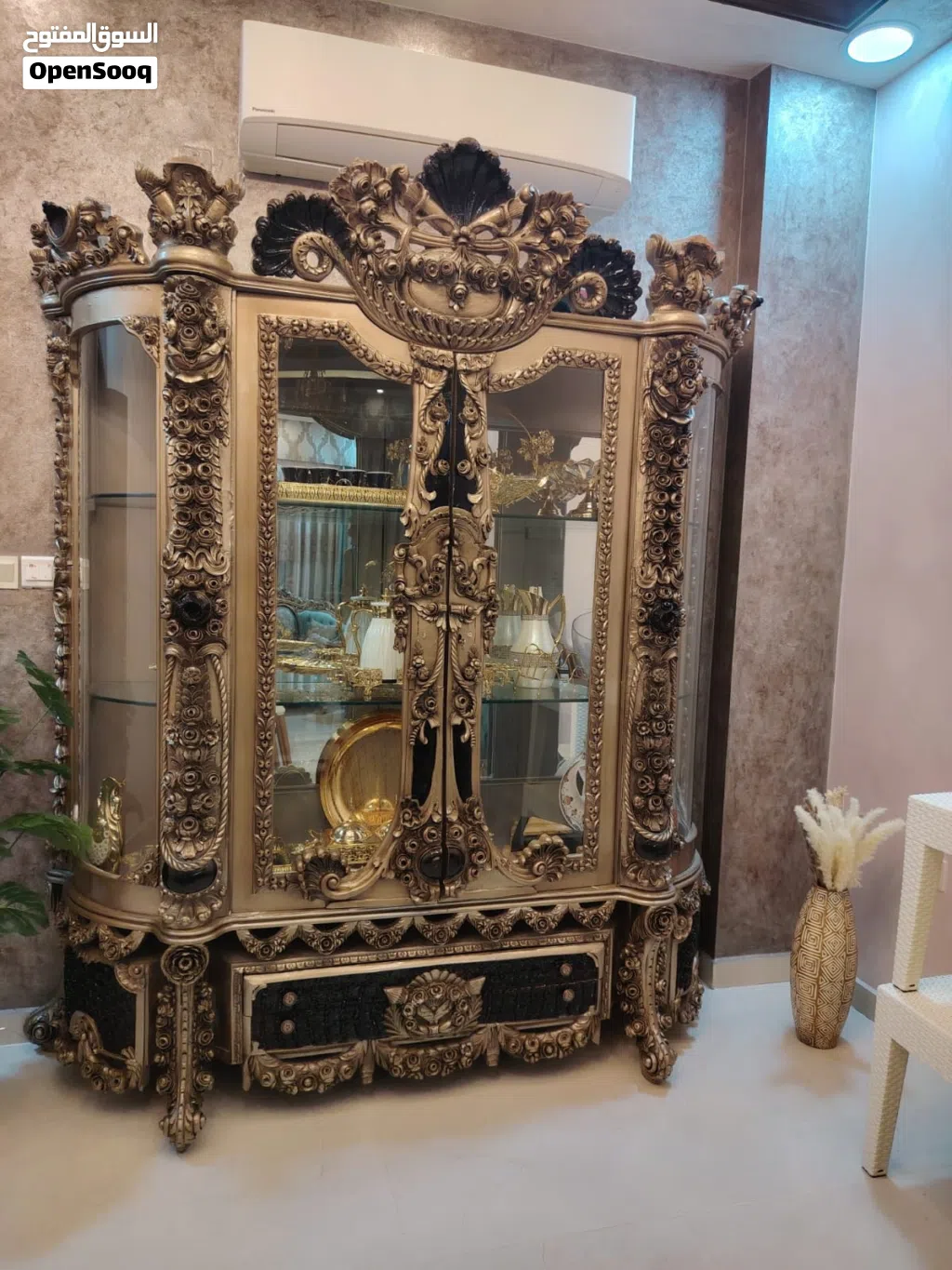 درسوار وطقم كنب 10 مقاعد مع طاوله رخام وطربيزات