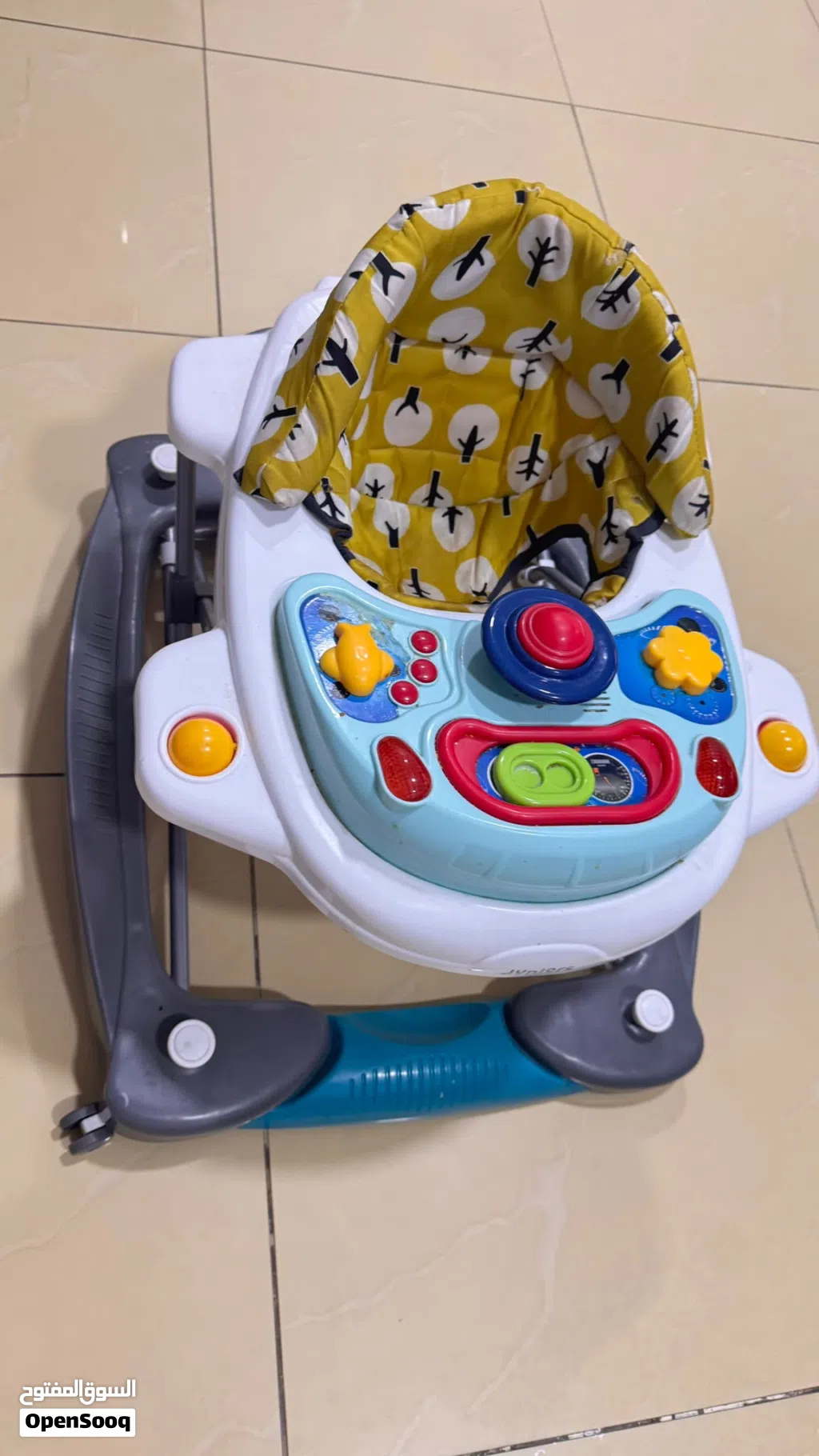 عربانة أطفال - مشاية أطفال مميزة جداً من الماركة المعروفة Juniors