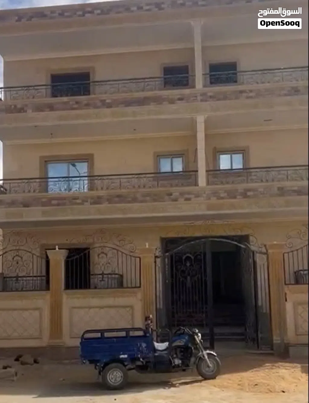 شقةبفيلا للبيع بالحي الرابع الشروق